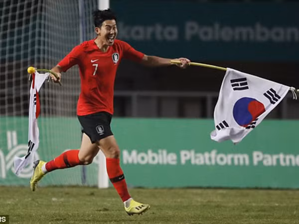 Báo Anh thở phào sau khi Son Heung Min được miễn nghĩa vụ quân sự