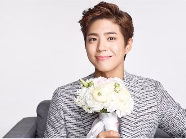 Mỗi khi chụp ảnh selfie, Park Bo Gum nhất định sẽ làm điều này