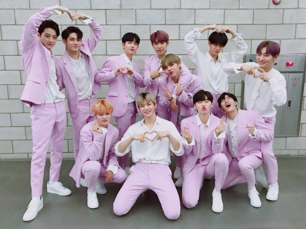 Wanna One lại gặp rắc rối khi lộ clip quản lý xô ngã fan không thương tiếc