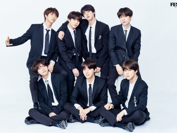 BTS đã lập thêm một chiến thắng lịch sử tại giải American Music Awards (AMAs)!