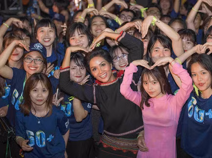 Hoa hậu Hoàn vũ H’Hen Niê làm đại sứ chiến dịch “Giờ Trái Đất 2018”