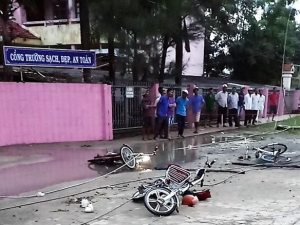 Dây điện rơi làm 2 học sinh chết: Ngoại nghe cháu mất đau tim qua đời