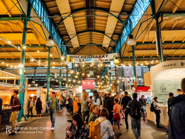Một vòng trải nghiệm Markthalle Neun, thánh địa street food của “Vương Quốc Bia”