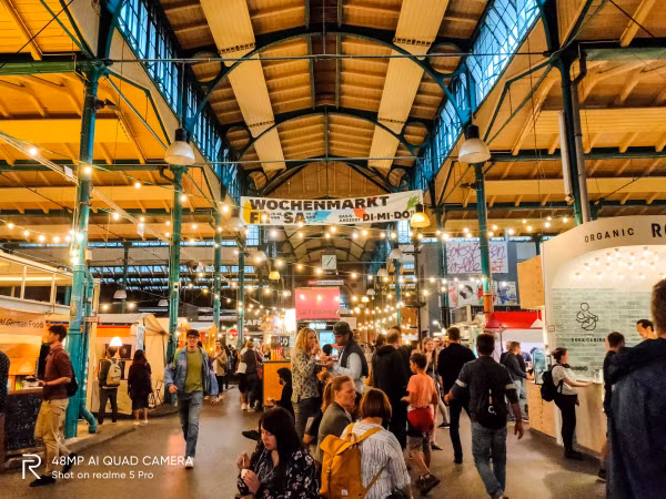 Một vòng trải nghiệm Markthalle Neun, thánh địa street food của “Vương Quốc Bia”