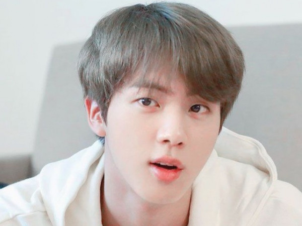 Jin (BTS) phát hoảng khi livestream mà không ai xem và đây là nguyên do