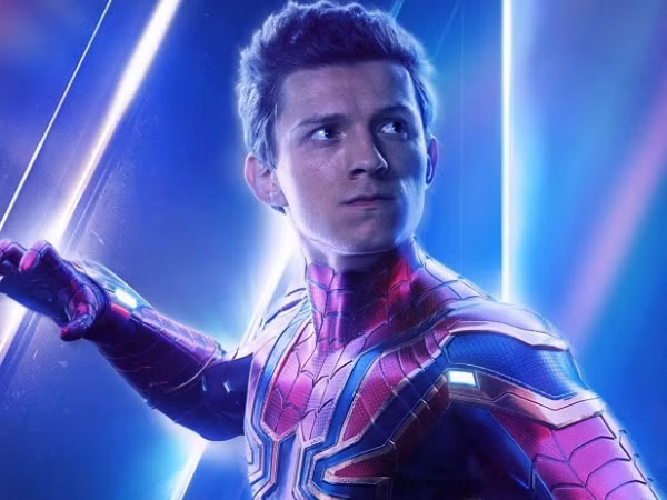 “Người nhện” Tom Holland mê mẩn bồn cầu tự động ở Hàn Quốc