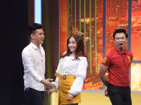 Hồ Quang Hiếu bất ngờ dành nụ hôn ngọt ngào cho Khả Như 