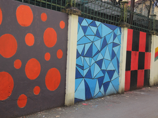 Ai cũng thích thú với bức tường bỗng... nở hoa ở Học viện Báo chí và Tuyên truyền