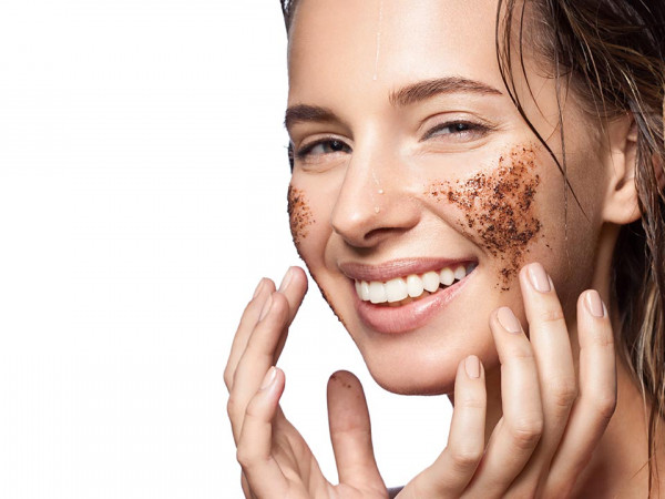 Thực chất việc tẩy tế bào chết tốt cho da hay làm hại da?