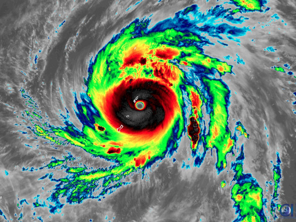 Siêu bão Yutu sắp "kéo quân" vào Đông Nam Á, soán ngôi bão Mangkhut?