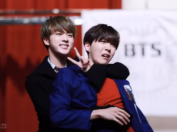 Món quà sinh nhật Jin (BTS) tặng J-Hope là gì mà phải chuẩn bị trước cả năm?