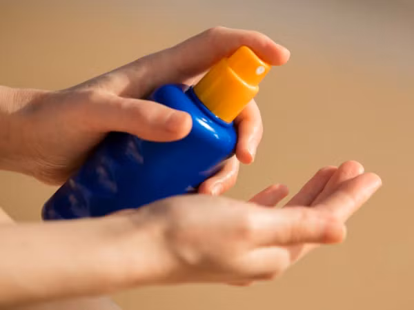 Tàu cao tốc báo động cháy do một du khách... xịt kem chống nắng