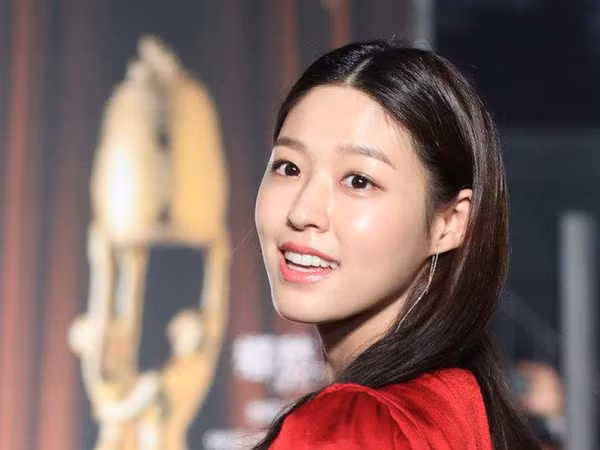 Giữa tâm bão virus corona, Seolhyun (AOA) bị nhắc chuyện ăn dơi nướng trong show thực tế