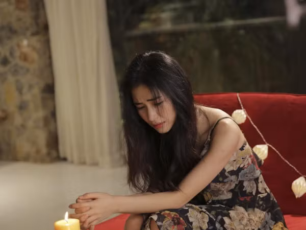 Tưởng sẽ có kết thúc đẹp, Hòa Minzy lại gặp trúng "Sở Khanh" trong MV "Chấp nhận"