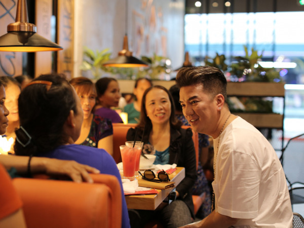 Đàm Vĩnh Hưng dành những điều đặc biệt cho phụ nữ khó khăn trong ngày 8/3