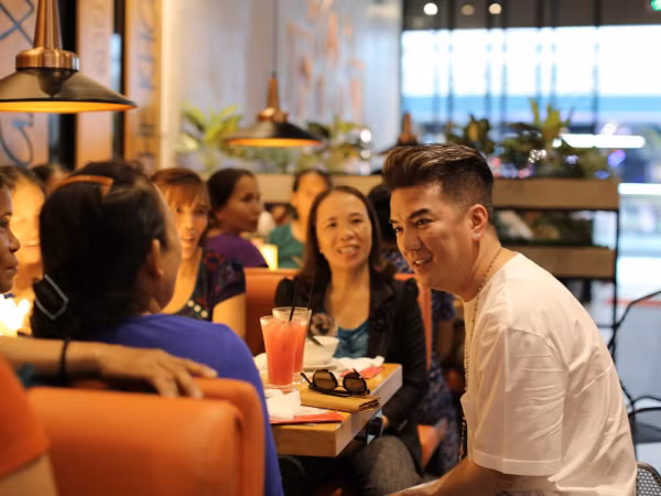 Đàm Vĩnh Hưng dành những điều đặc biệt cho phụ nữ khó khăn trong ngày 8/3