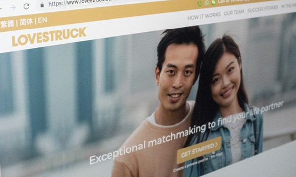 Tin tưởng công ty mai mối, nhiều người trẻ Hong Kong nhận "trái đắng"