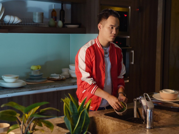 Khắc Hưng chính thức ra mắt MV đầu tay vừa kinh dị, vừa hài hước