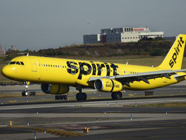 Chuyện hi hữu: Máy bay phải hạ cánh khẩn cấp vì “mùi lạ như mùi tất thối”