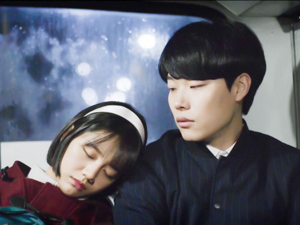 Cặp đôi "Reply 1988" Hye Ri và Ryu Jun Yeol "yêu hụt" ở trong phim nhưng đã thành đôi ngoài đời!