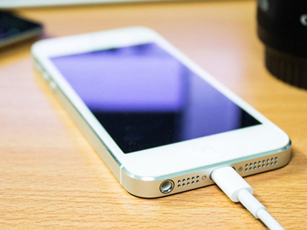 Apple sẽ “làm cho hàng triệu cục sạc iPhone của chúng ta thành vô dụng” trong năm 2018