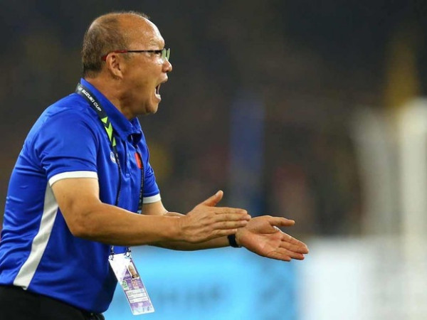 Vì sao ông Park Hang Seo không thu smartphone của U22 Việt Nam tại SEA Games 30?