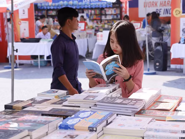 Nhiều chương trình bán sách giảm giá, khuyến mại tại Hội sách Hà Nội 2018