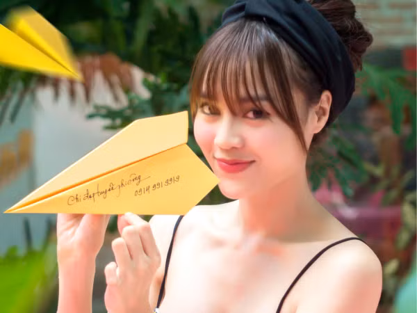 Tin được không: Ninh Dương Lan Ngọc sắp đi hát, bật mí poster của single đầu tay 