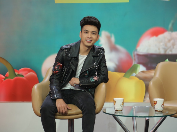 Dễ dãi trong việc ăn uống, Hồ Quang Hiếu bị chê không có “gu ẩm thực”