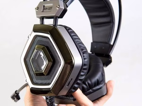 Game thủ Việt "phát sốt" với tai nghe chơi game "cool ngầu" AH-327