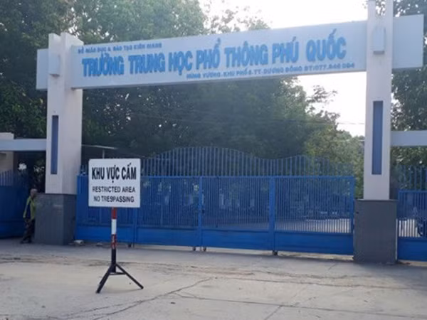 Lộ đề môn Toán, gần 500 học sinh lớp 11 ở Phú Quốc phải thi lại