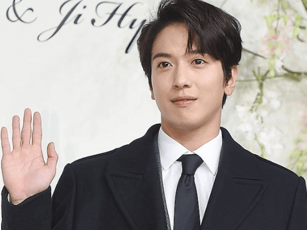 Jung Yonghwa (CNBLUE) nhận được phán quyết cuối cùng trong vụ gian lận tuyển sinh