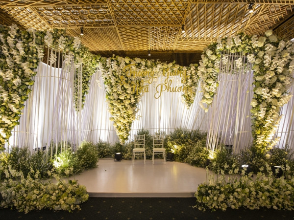 Không gian tiệc cưới xa hoa gây choáng ngợp của Trường Giang - Nhã Phương