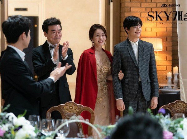 “SKY Castle”, khi hạnh phúc của bố mẹ lại đo đếm bằng bảng thành tích của con
