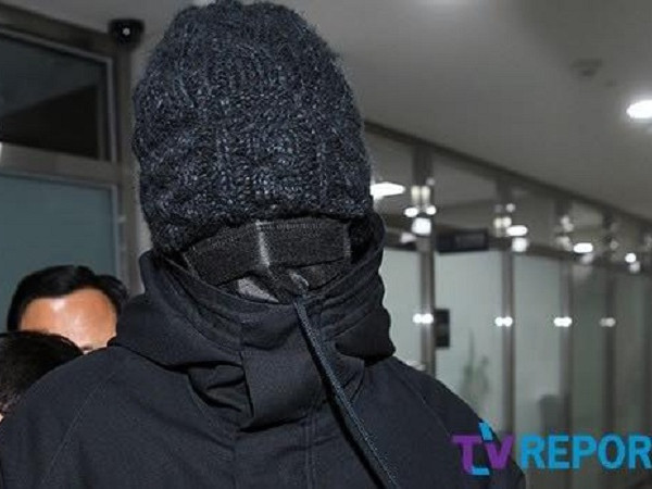 Đã ngụy trang kín mít như ninja, T.O.P (BIG BANG) vẫn bị nhận ra khi trở lại quân ngũ