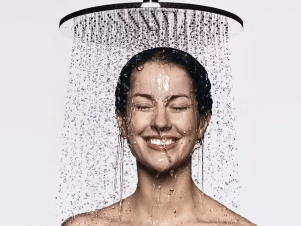 Những việc bạn nhất định không nên làm khi đi tắm!
