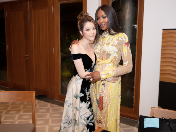 "Báo đen" Naomi Campbell diện trang sức của Lý Nhã Kỳ dự sự kiện