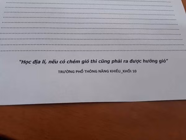 Biết trước teen sẽ "chém gió" trong bài kiểm tra, thầy giáo Địa lý viết lời nhắn cực "bá đạo"
