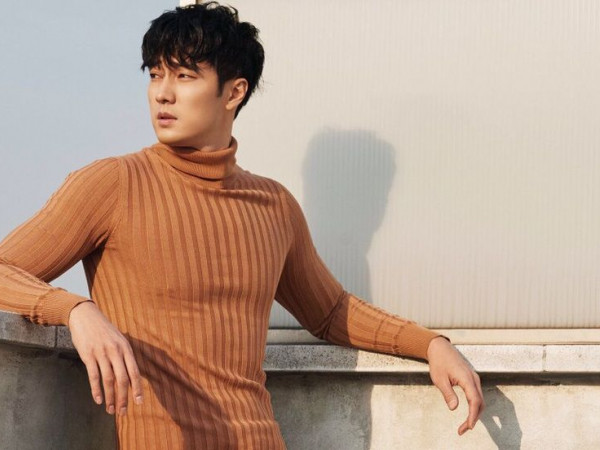 "Người chồng quốc dân" So Ji Sub có mặt tại Việt Nam: Mặc áo rộng che hết body nam thần!
