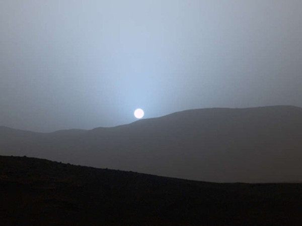 Vì sao hoàng hôn trên sao Hoả có màu xanh?