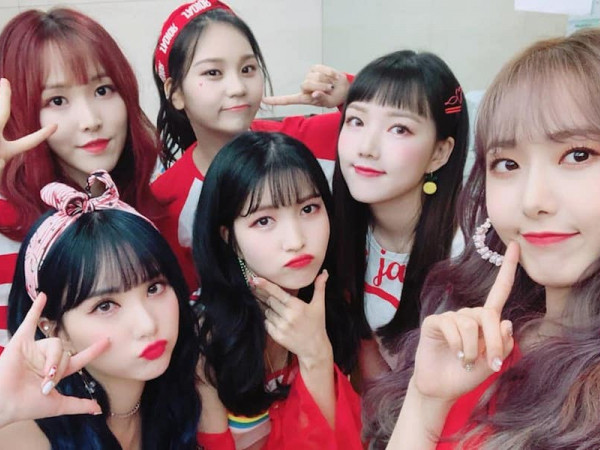 Tên của cả 6 thành viên GFriend được nhắc tới trong phần lời "Sunny Summer"