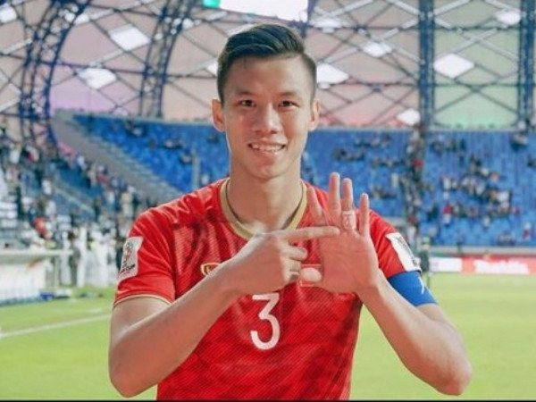 Đá bóng hay còn lãng mạn, Quế Ngọc Hải kỷ niệm ngày cưới ngay sau trận thắng Jordan