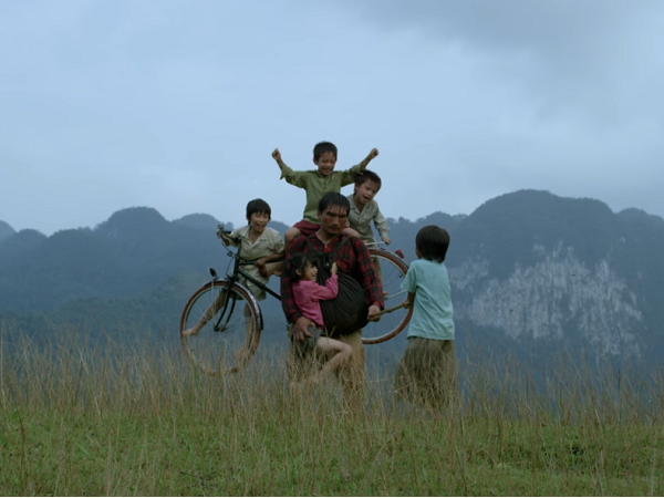 Bất ngờ với teaser trailer "Cha cõng con", không hoành tráng nhưng lại đầy xúc động