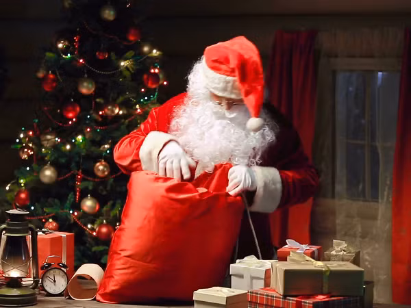 Phép màu của ông già Noel không có thật nhưng phép màu của ba mẹ thì mãi diệu kỳ!
