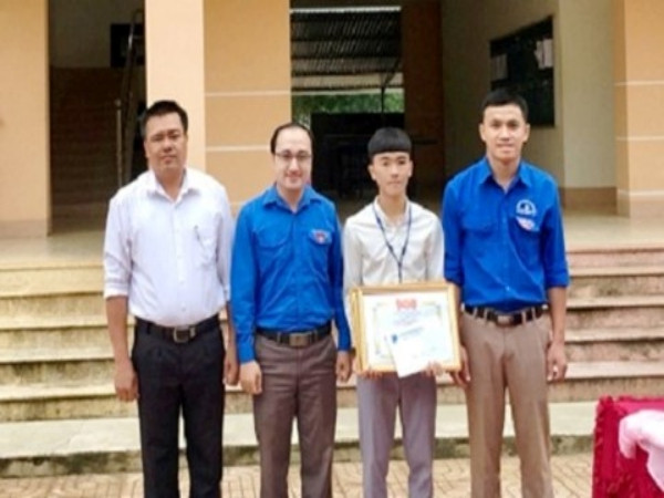 Nghệ An: Tuyên dương học sinh dũng cảm cứu người giữa dòng nước lũ