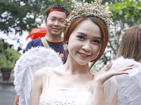 Sam cực đáng yêu trong chuyến hành trình đầy màu sắc cùng các cầu thủ nhí 