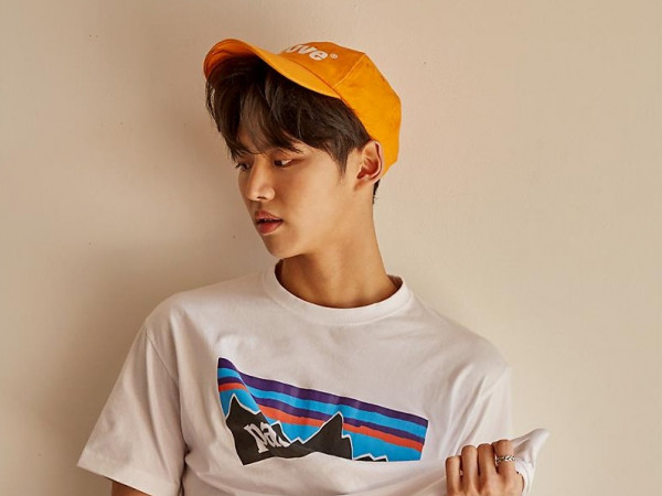 Bất ngờ thấy Hongseok (Pentagon) nhảy cùng sinh viên trường Ngoại Thương (HN)