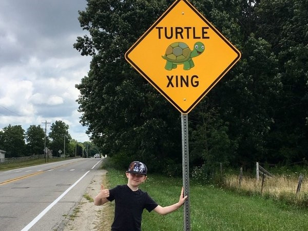 Bé lớp 2 viết thư cho thị trưởng, và những biển báo mới xuất hiện trong thành phố