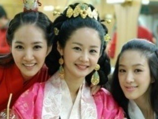 Nữ diễn viên này bị chỉ trích vì đăng ảnh “dìm hàng” Park Min Young