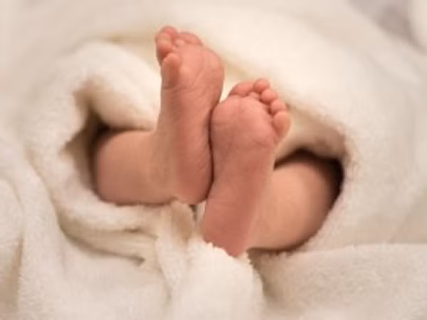 Bạn tin nổi không: Em bé có ngày sinh, giờ sinh và cân nặng… giống nhau!